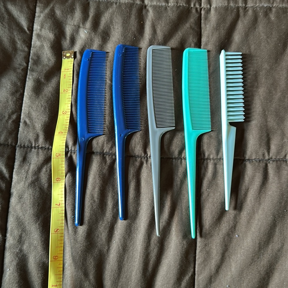 Assorted Plastic Rattail Combs - Picture 9 of 12